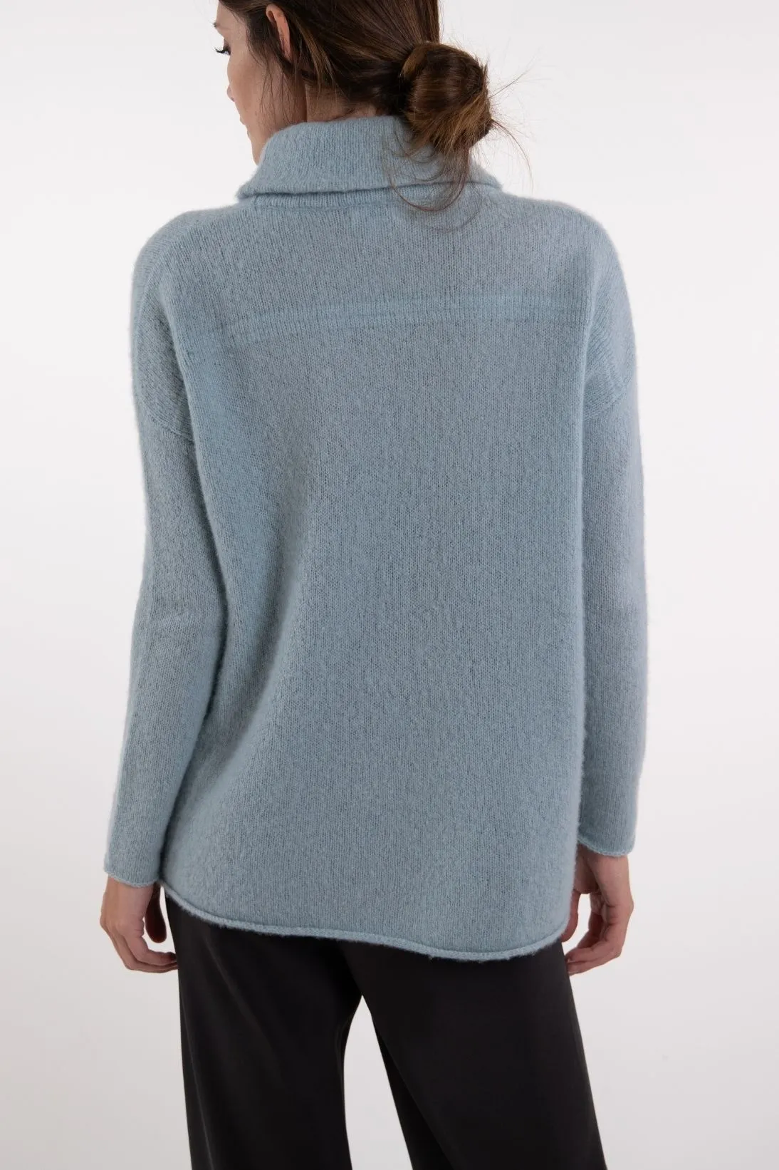 CASHMERE BOUCLE TURTLENECK