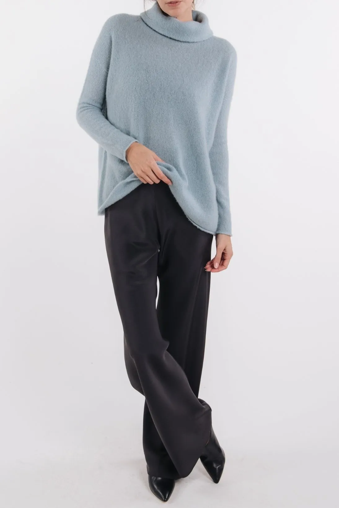 CASHMERE BOUCLE TURTLENECK