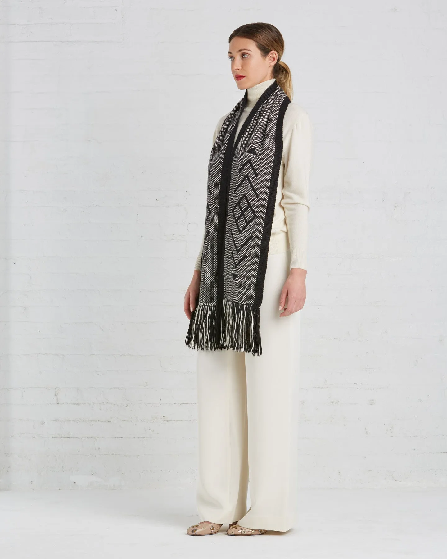 Voz | UN Trust Fund Scarf in Black